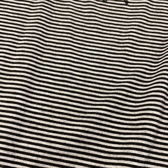 Bcbg thin grey and black striped medium top - Picture 2 of 7